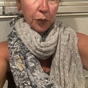 Reversible print infinity scarf